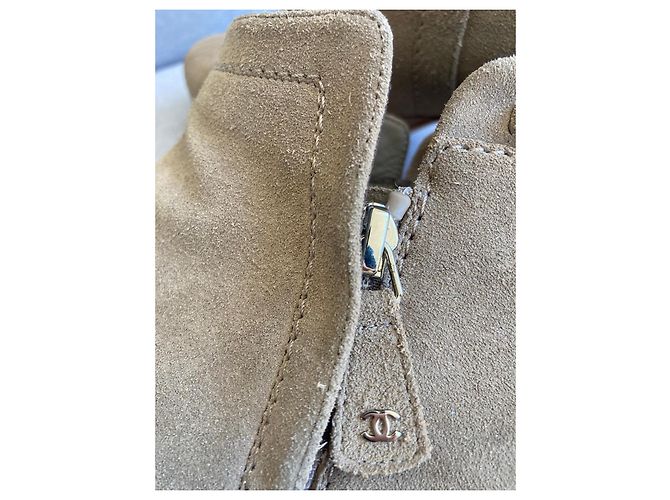 Chanel Botines de Ante Beige con Cadena - vista 9