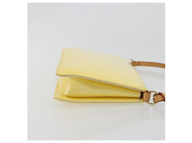Louis Vuitton Lexington Pochette Monogram Vernis Beige - vista 3