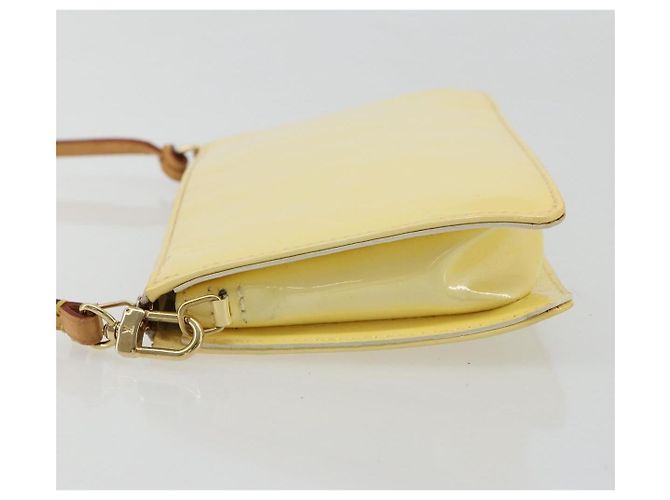 Louis Vuitton Lexington Pochette Monogram Vernis Beige - vista 4