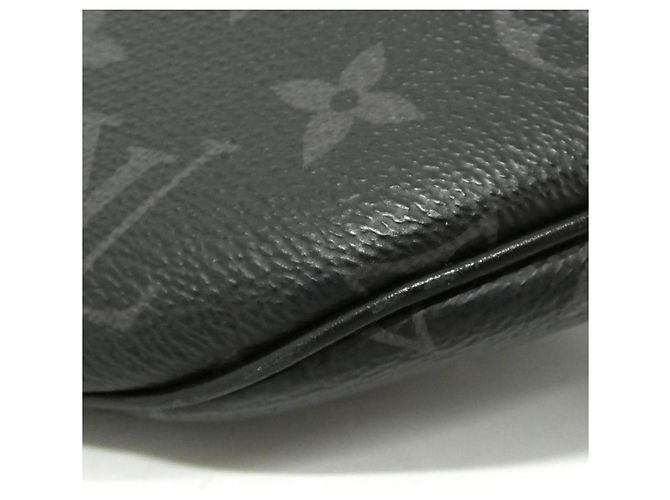 Borsa a tracolla Louis Vuitton Monogram Eclipse Discovery Bumbag Nero - vista 3