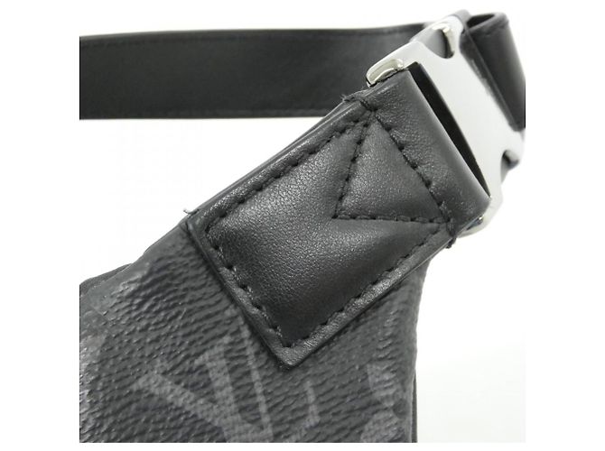 Borsa a tracolla Louis Vuitton Monogram Eclipse Discovery Bumbag Nero - vista 4