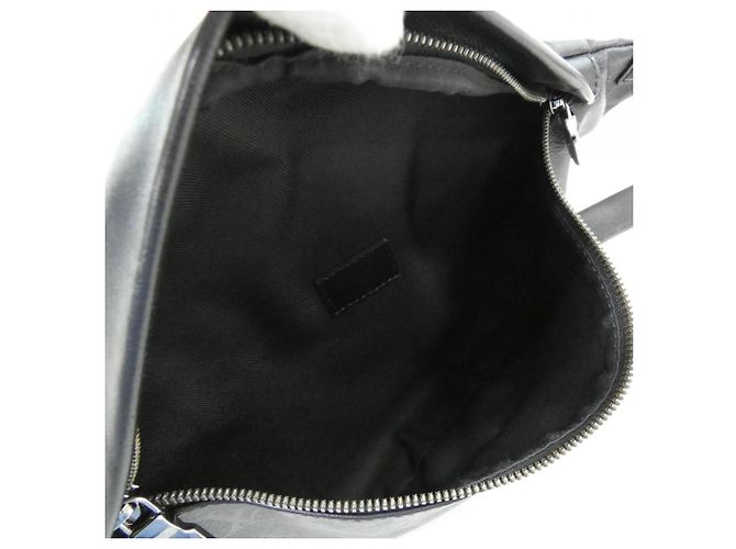 Borsa a tracolla Louis Vuitton Monogram Eclipse Discovery Bumbag Nero - vista 6