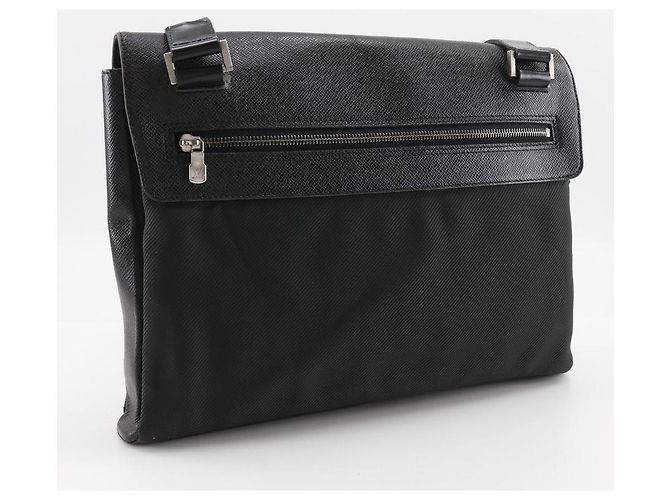 Borsa a tracolla Louis Vuitton Saratov GM Taiga Nero - vista 3