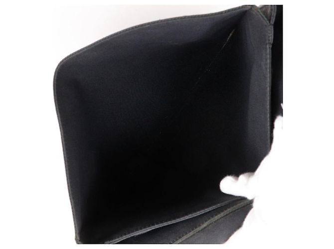 Borsa a tracolla Louis Vuitton Saratov GM Taiga Nero - vista 6