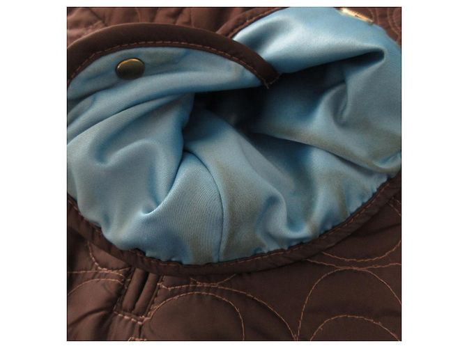 Chaqueta acolchada de nylon Coach Signature Castaño Azul - vista 16