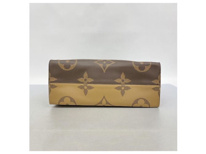 Borsa Tote Louis Vuitton Monogram Giant Reverse OnTheGo GM Marrone - vista 3