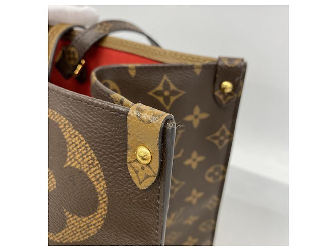Borsa Tote Louis Vuitton Monogram Giant Reverse OnTheGo GM Marrone - vista 7