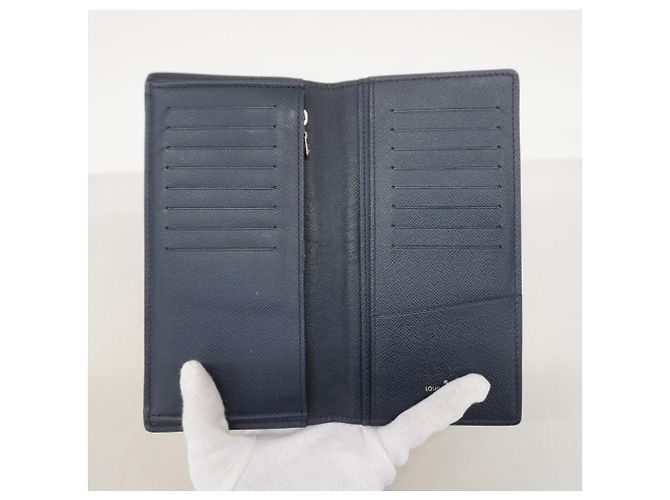 Louis Vuitton Taiga Portefeuille Brazza Long Wallet Blu navy - vista 3