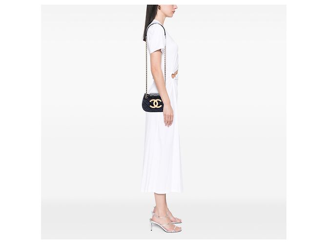 Borsa a tracolla Chanel Black Small Quilted Lambskin Giant CC Chain Compartment Nero - vista 6