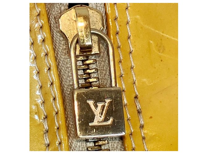 Borsa Louis Vuitton Bedford in pelle smaltata gialla Giallo - vista 8