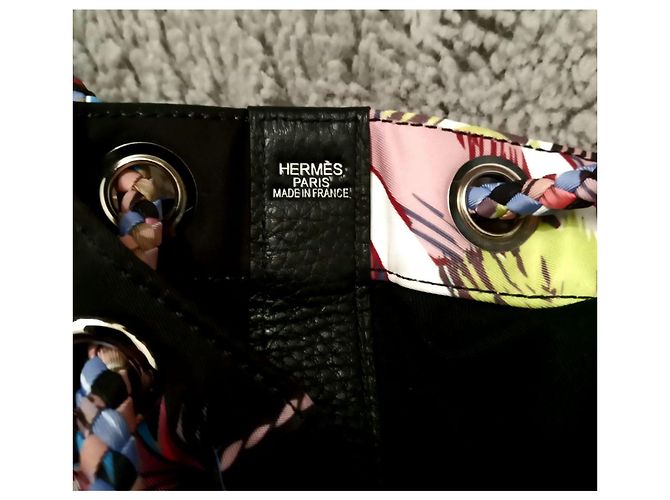 Hermès "Feathers and Flowers" Beutel Braun Schwarz Pink Weiß Rot Blau - Ansicht 4