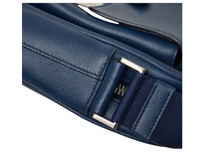 Saffiano Prada Crossbody-Schultertasche mit Triangle-Logo-Plakette Marineblau - Ansicht 8