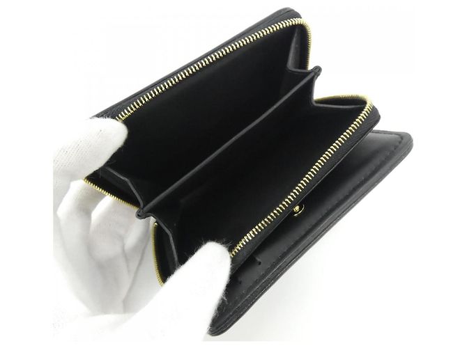 Louis Vuitton Coussin Portefeuille Lou Wallet Nero - vista 6