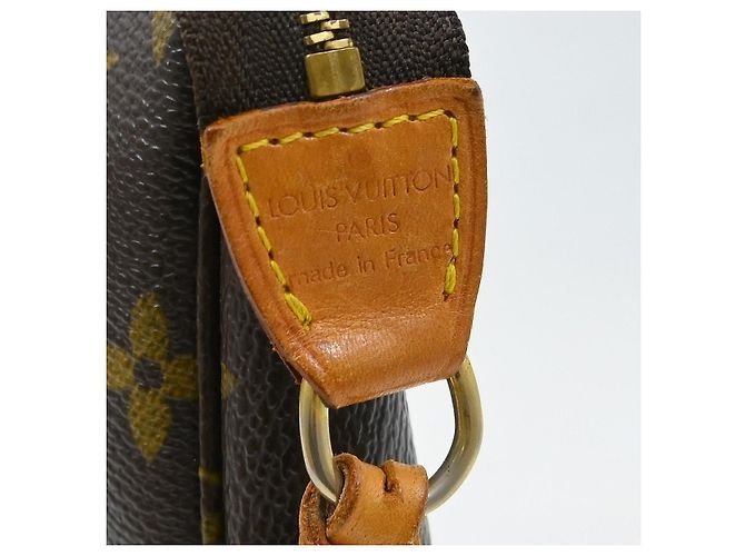 Louis Vuitton Pochette Accessoires Monogram Canvas Medium Marron - vue 4