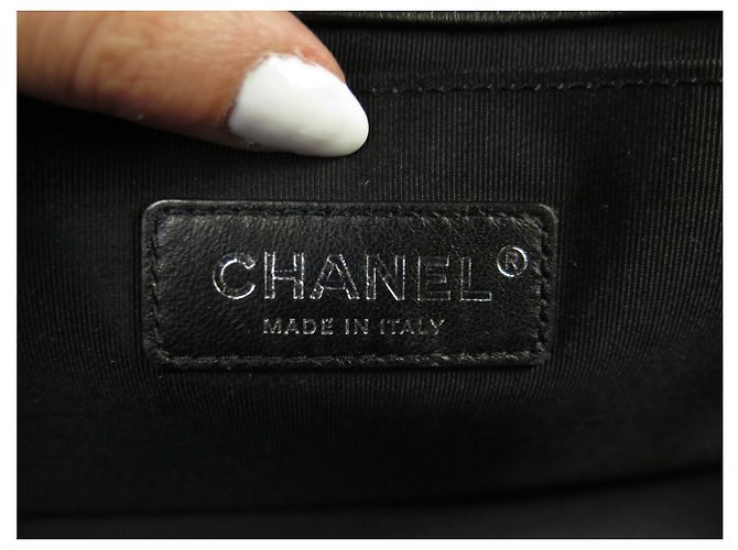 BORSA CHANEL BOY MEDIUM A67086 IN PELLE MATELASSÉ CON TRACCOLLA Nero - vista 10