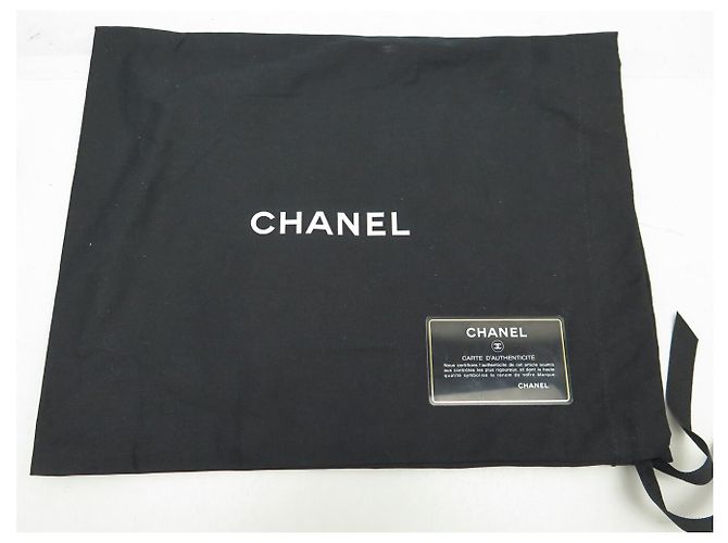 BORSA CHANEL BOY MEDIUM A67086 IN PELLE MATELASSÉ CON TRACCOLLA Nero - vista 14