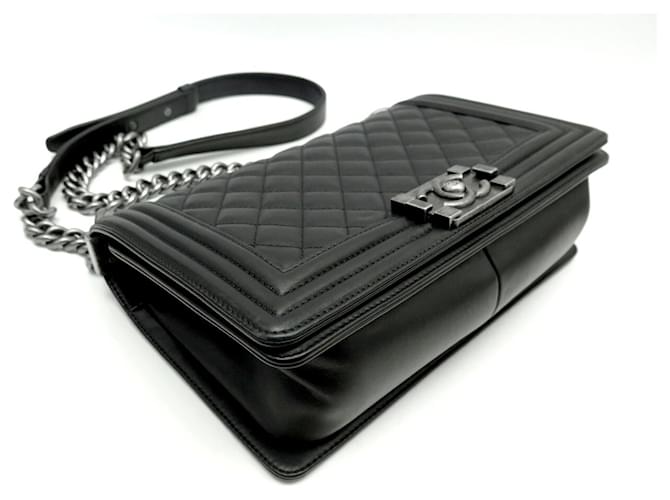 BORSA CHANEL BOY MEDIUM A67086 IN PELLE MATELASSÉ CON TRACCOLLA Nero - vista 3