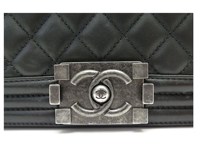 BORSA CHANEL BOY MEDIUM A67086 IN PELLE MATELASSÉ CON TRACCOLLA Nero - vista 6
