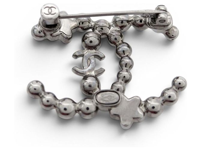CHANEL CC LOGO STERN STRASS BROSCHE AUS SILBERFARBENEM METALL + STAR BOX - Ansicht 2