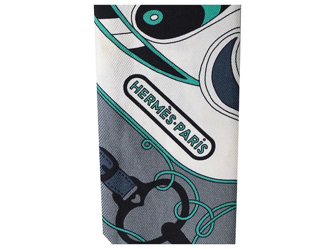 Hermès Folklore bedruckter Twill-Schal aus mehrfarbiger Seide Mehrfarben - Ansicht 6