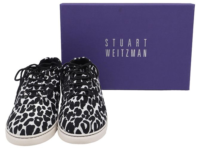 Stuart Weitzman Low Top Sneaker aus Canvas mit Animal Print - Ansicht 6