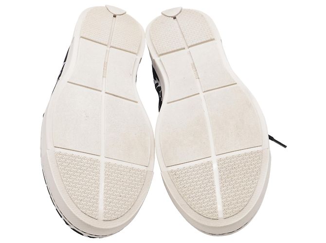 Stuart Weitzman Low Top Sneaker aus Canvas mit Animal Print - Ansicht 7