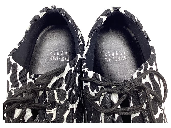 Stuart Weitzman Low Top Sneaker aus Canvas mit Animal Print - Ansicht 8