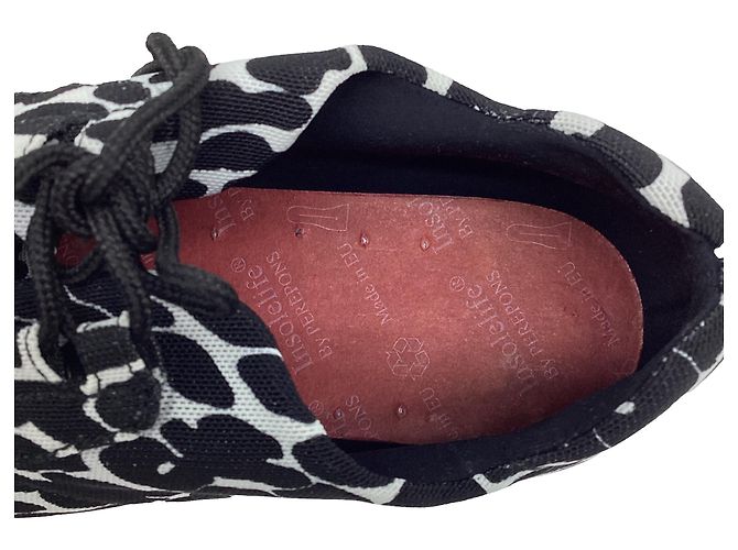 Stuart Weitzman Low Top Sneaker aus Canvas mit Animal Print - Ansicht 9