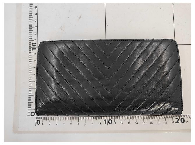 Chanel Compact Wallet Quilted Lambskin Black - view 3
