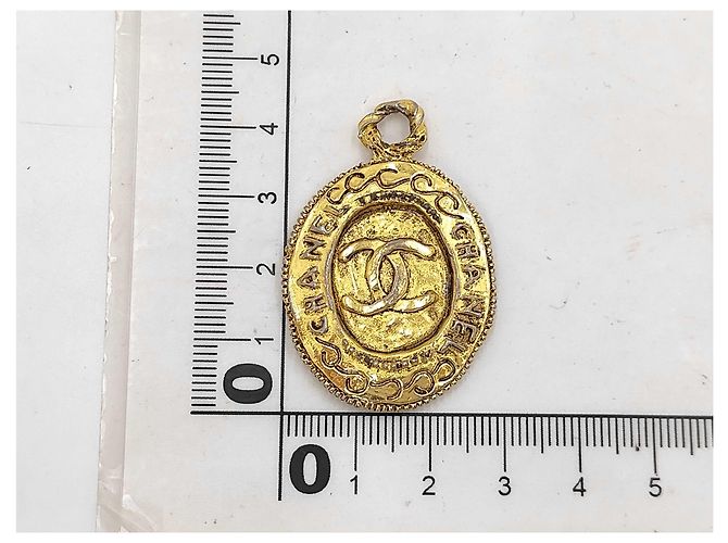 Collana con pendente Chanel CC Coco Letter in metallo con perle finte D'oro - vista 6