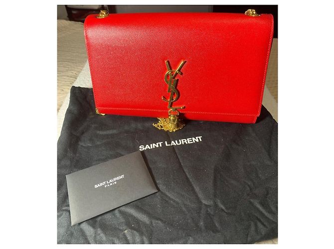 Yves Saint Laurent Bolsa Saint Laurent Kate em couro vermelho com pompom - vista 12