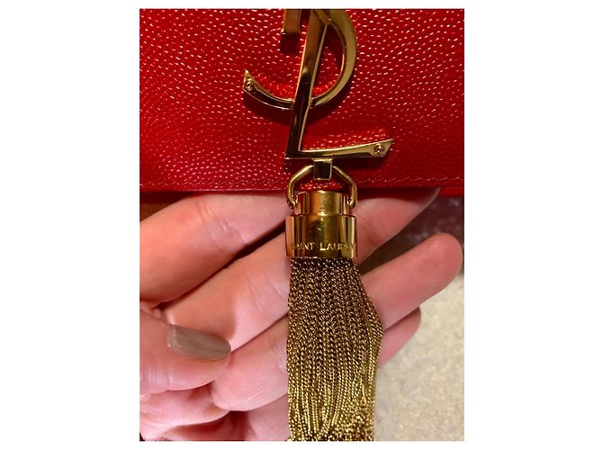 Yves Saint Laurent Bolsa Saint Laurent Kate em couro vermelho com pompom - vista 2
