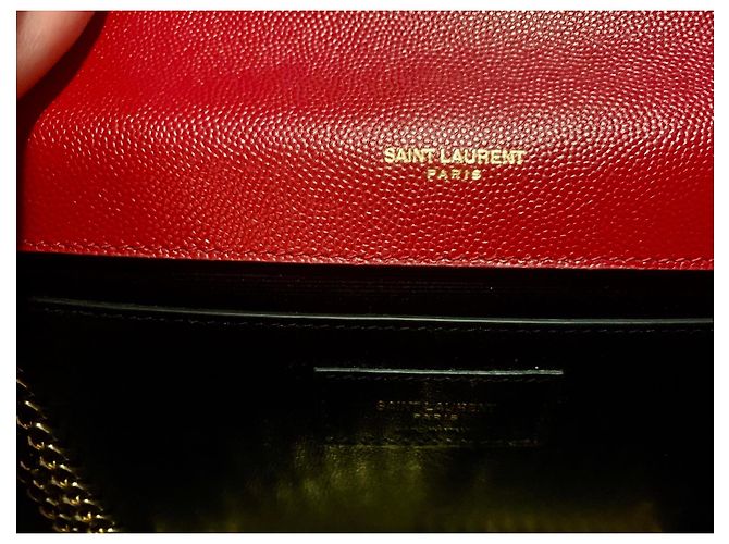 Yves Saint Laurent Bolsa Saint Laurent Kate em couro vermelho com pompom - vista 4