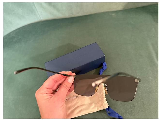 Gafas de sol Louis Vuitton Monogram Shield Negro - vista 4