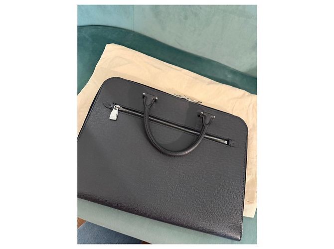Valigetta in pelle Taiga Louis Vuitton Nero - vista 2
