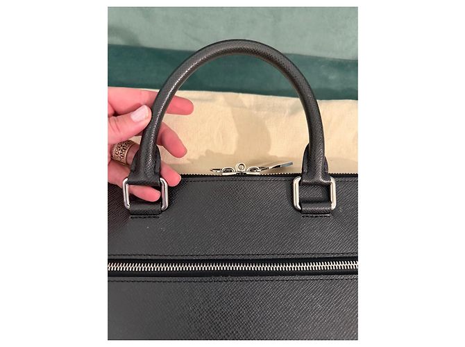 Valigetta in pelle Taiga Louis Vuitton Nero - vista 4