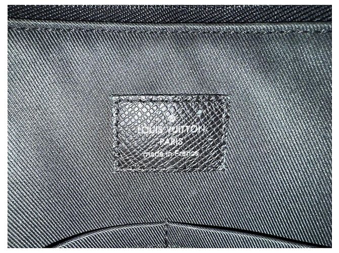 Valigetta in pelle Taiga Louis Vuitton Nero - vista 7