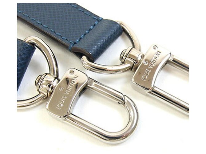 Tracolla Louis Vuitton Taiga Blue Marine Blu navy - vista 3
