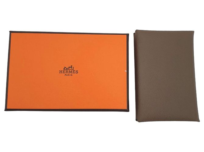 Hermès Kartenetui Calvi, Epsom-Kalbsleder, Etoupe Beige Hellbraun Dunkelbraun - Ansicht 2