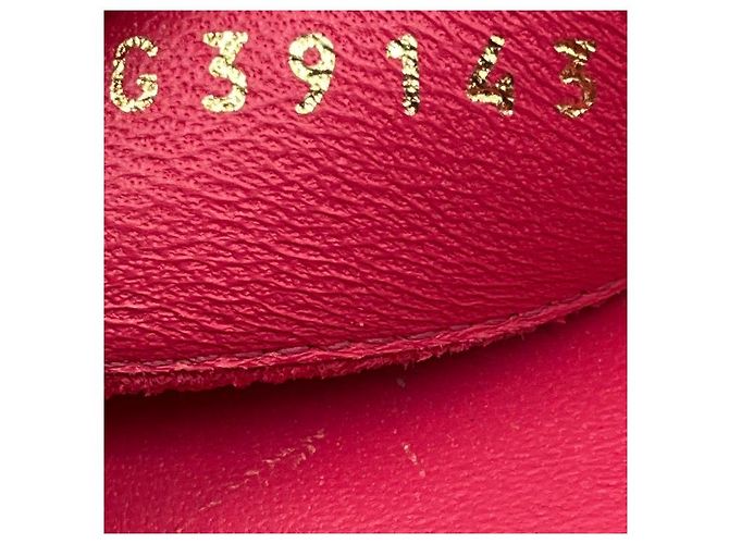 Sandales plates à plateforme en daim de veau matelassé Chanel Rose / Rouge / Logo CC Doré - vue 7
