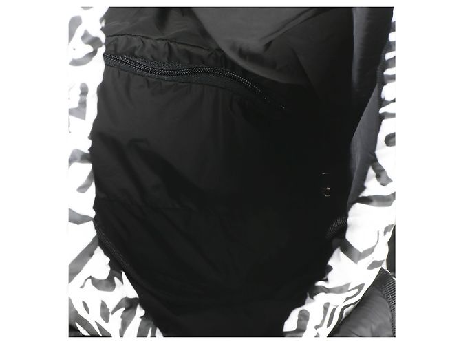 Chanel White Black Nylon Printed Coco Neige Rucksack Schwarz - Ansicht 5