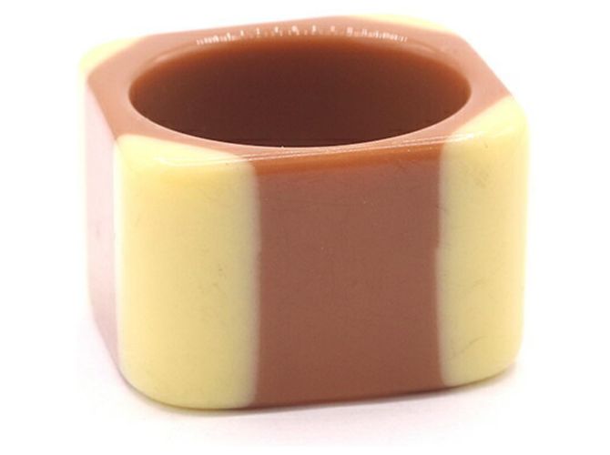 Anello Chanel in plastica marrone crema giallo Crudo - vista 2
