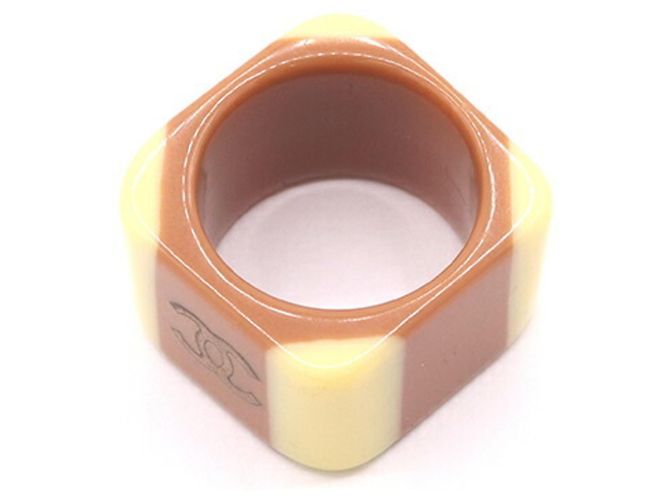 Anello Chanel in plastica marrone crema giallo Crudo - vista 3