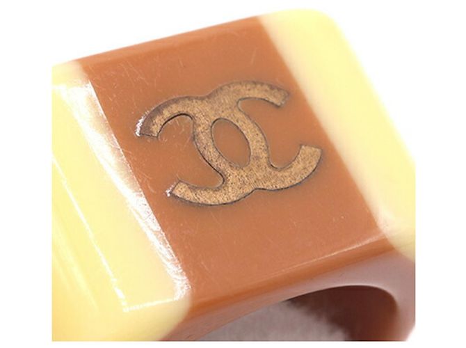 Anello Chanel in plastica marrone crema giallo Crudo - vista 5