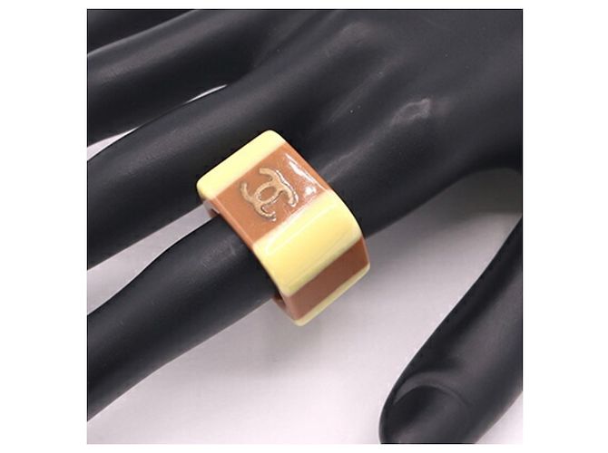 Anello Chanel in plastica marrone crema giallo Crudo - vista 7