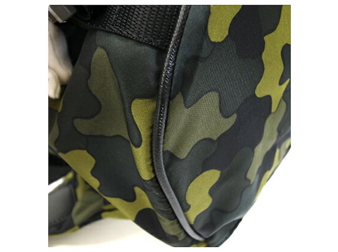 Borsa a tracolla in nylon e pelle kaki Prada Cachi - vista 4