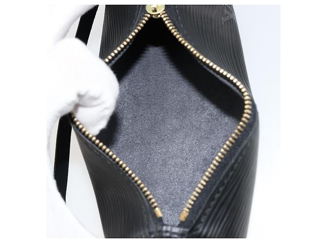 Louis Vuitton Soufflot Pochette Epi Leather Nero - vista 5