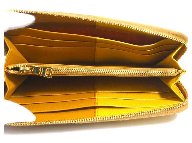 Cartera larga de cuero marrón y amarillo Prada Castaño - vista 5