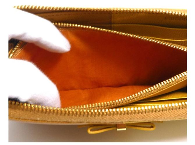 Cartera larga de cuero marrón y amarillo Prada Castaño - vista 6