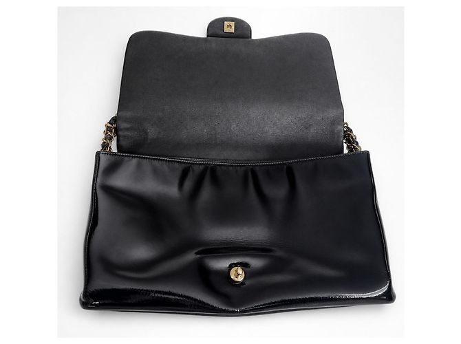 Chanel Paris-Shanghai Jumbo Camellia Petals Borsa pelle vernice nera Nero Silver hardware - vista 10